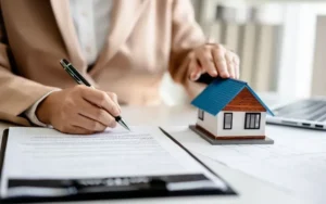 A Homeowner’s Checklist for Construction Contracts to Avoid Costly Mistakes